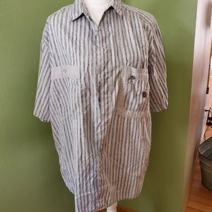 Levis mens short-sleeved button down shirt. Large.